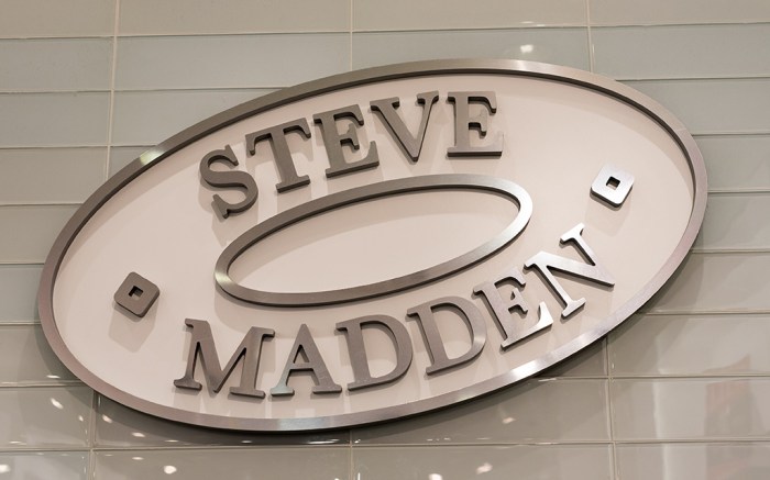 TORONTO, ONTARIO, CANADA - 2016/08/13: Logo of Steve Madden hanging from a tile wall. Steve Madden is a footwear company. (Photo by Roberto Machado Noa/LightRocket via Getty Images)